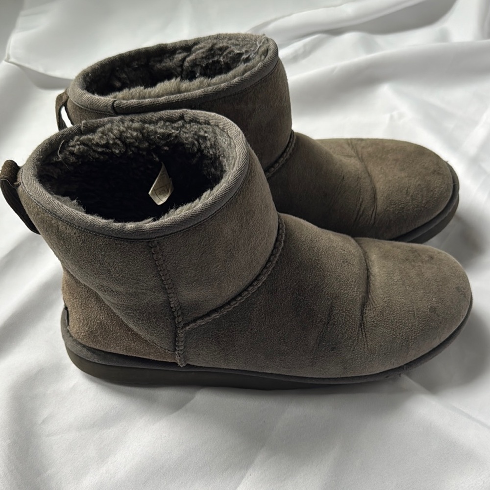 UGG Women’s Classic Mini II Winter Boot, Grey, Size 10 / 41